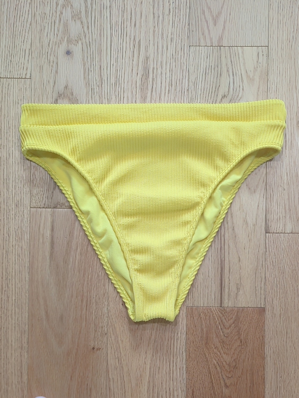 Hollister. Yellow Ribbed Bikini High-Cut Bottom. Size Medium.